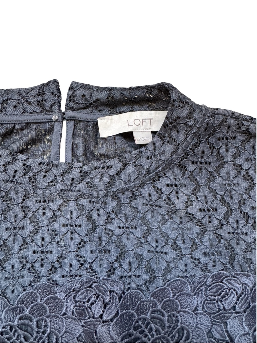 LOFT Navy Blue Lace Floral Appliqué Long Sleeve Blouse Size L Petite - Picture 4 of 5